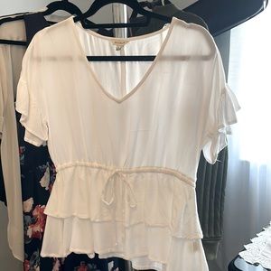 White flutter sleeve top with adjustable tie waste. Size L